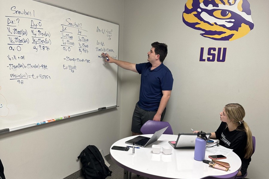 Science tutor helping a student in Fort Worth, TX